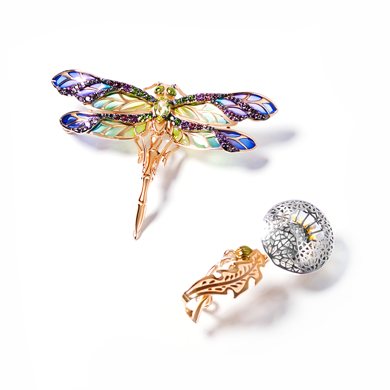 Броши в ювелирном магазине PLATINA