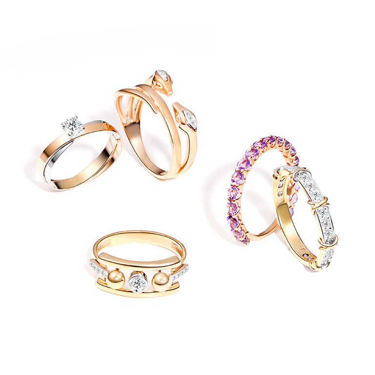 Кольца в ювелирном магазине PLATINA